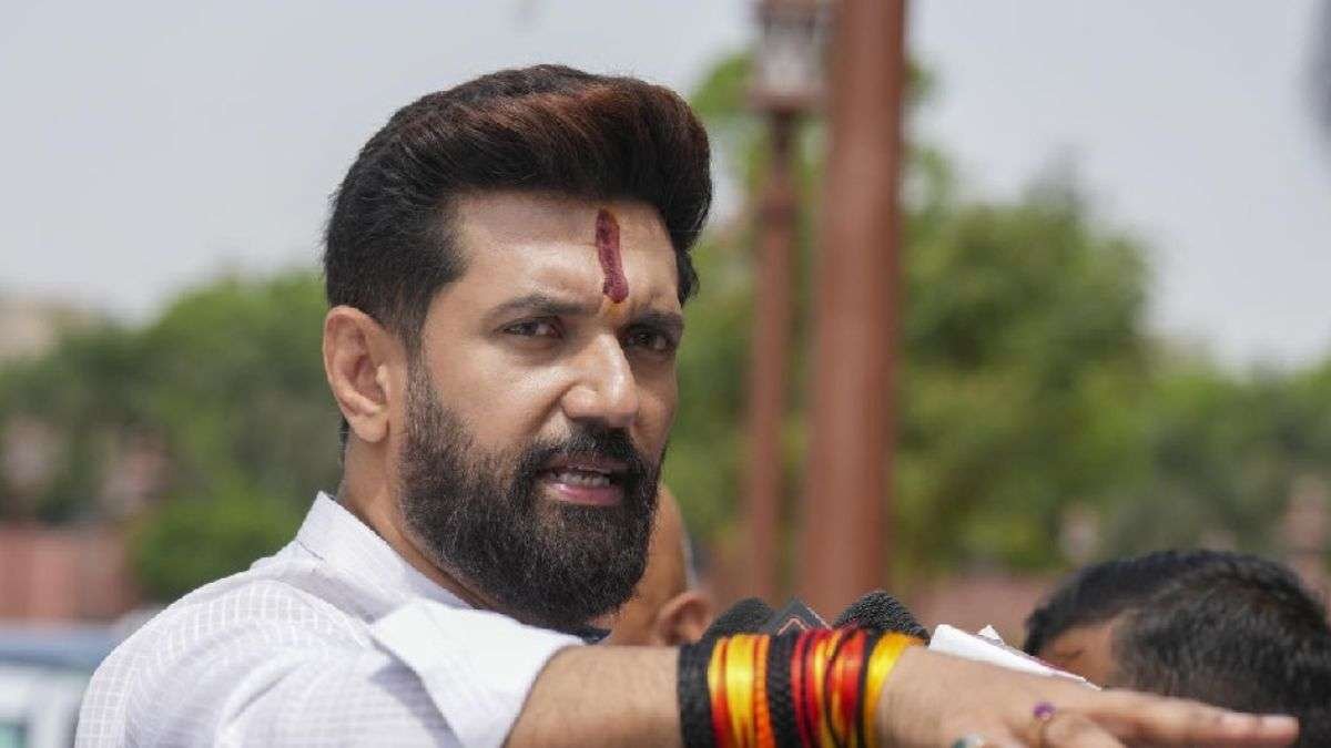 बिहार विधानसभा चुनाव: '243 सीटों पर चिराग पासवान बनकर चुनाव लडूंगा',  केंद्रीय मंत्री का बड़ा बयान - India TV Hindi