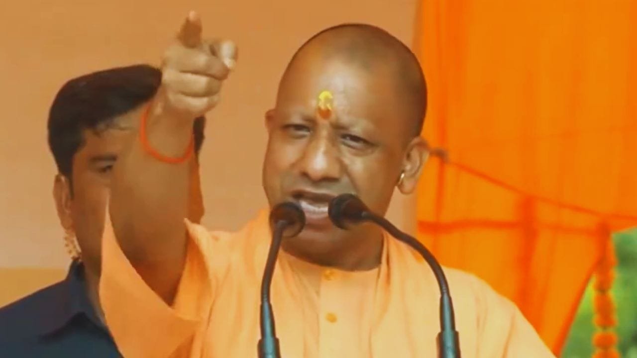 बंटेंगे तो कटेंगे, बांग्लादेश देख रहे हो ना... योगी आदित्यनाथ का बड़ा बयान  - Hindi News | Uttar Pradesh chief minister yogi Adityanath on bangladesh  crisis appeal to hindus agra Janmashtami ...