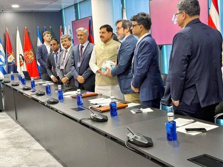 स्पेन में निवेशकों से बोले सीएम यादव-हर सेक्टर में तेजी से बढ़ने वाला राज्य है मध्यप्रदेश, फुटबॉल के क्षेत्र में भी तलाशी संभावनाएं