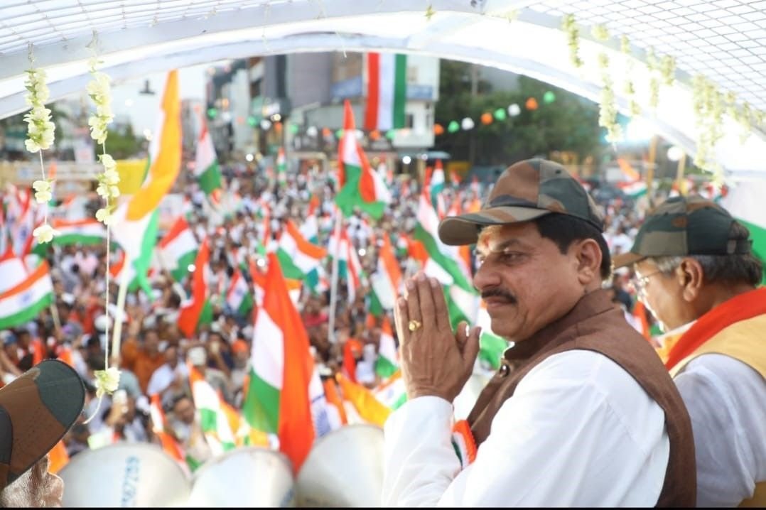 बड़ा गणपति से राजवाड़ा तक निकली तिरंगा यात्रा, सीएम बोले-आज तक जितने युद्ध हुए सब में भारत की हुई जीत बड़ा गणपति से राजवाड़ा तक निकली तिरंगा यात्रा, सीएम बोले-आज तक जितने युद्ध हुए सब में भारत की हुई जीत