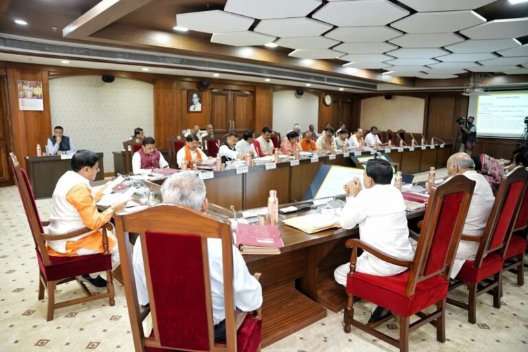 मोहन कैबिनेट का पेंशनरों को तोहफा, महंगाई राहत में दो प्रतिशत की वृद्धि का ऐलान, मधु वर्मा की जान बचाने वाले आरक्षक को पदोन्नति