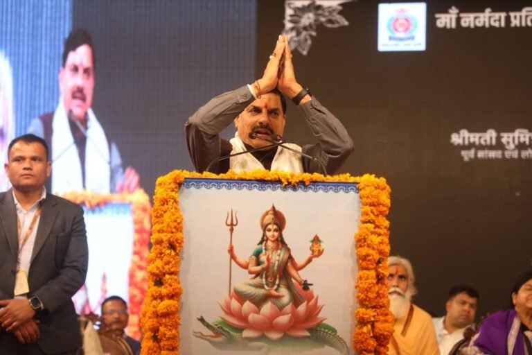 सीएम मोहन यादव ने किया मां नर्मदा की प्रतिमा का अनावरण, कहा-नर्मदा के बगैर इंदौर की प्रगति संभव नहीं थी
