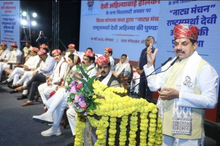 कल की कैबिनेट बैठक के लिए इंदौर पहुंचे मंत्रिमंडल के सदस्य, सीएम के साथ देवी अहिल्या के जीवन पर आधारित नाटक देखा