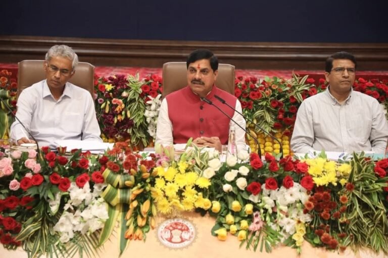 कलेक्टर-कमिश्नर कॉन्फ्रेंस  में सीएम डॉ. मोहन यादव ने अधिकारियों को पढ़ाया सुशासन का पाठ, कहा-विनम्र विद्यार्थी की तरह निभाएं जिम्मेदारी