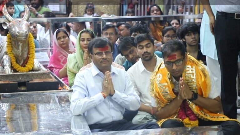 इंदौर कलेक्टर आशीष सिंह ने महाकाल का दर्शन कर सिंहस्थ मेला अधिकारी का ग्रहण किया प्रभार, कल ही जारी हुआ था आदेश