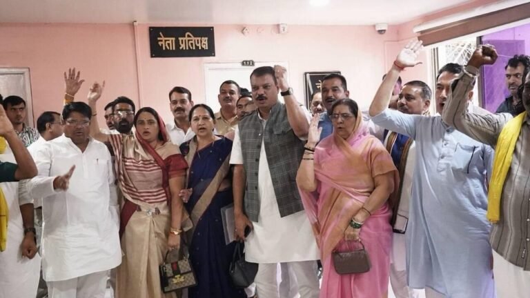 विधानसभा के मानसून सत्र में उठा आदिवासियों का मामला, नेता प्रतिपक्ष सिंघार बोले-जमीनें छीनीं, सीएम ने दिया जवाब-26500 पट्टे दिए