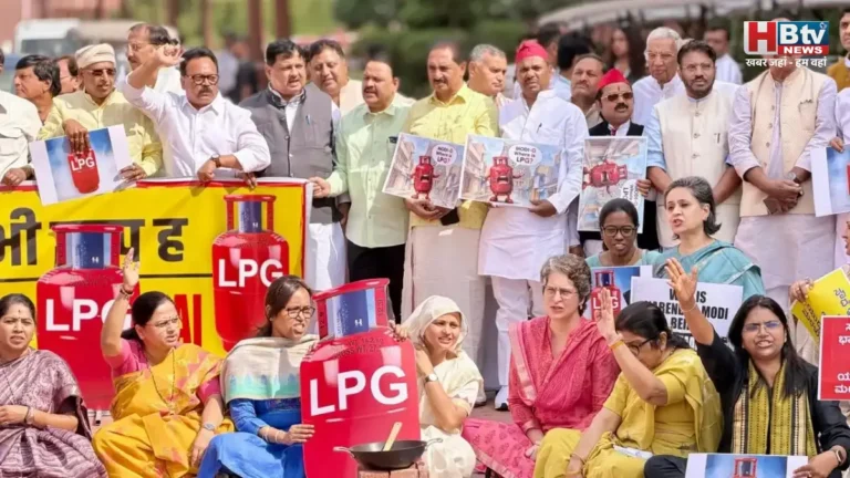 देश में एलपीजी सिलेंडर की किल्लत पर विपक्ष का संसद परिसर में प्रदर्शन, नरेंदर भी गायब, सिलेंडर भी गायब के लगे नारे
