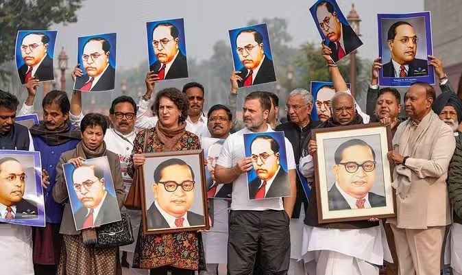 अमित शाह के आंबेडकर वाले बयान पर हंगामा, कांग्रेस ने संसद में किया प्रदर्शन, गृह मंत्री से मांगा इस्तीफा