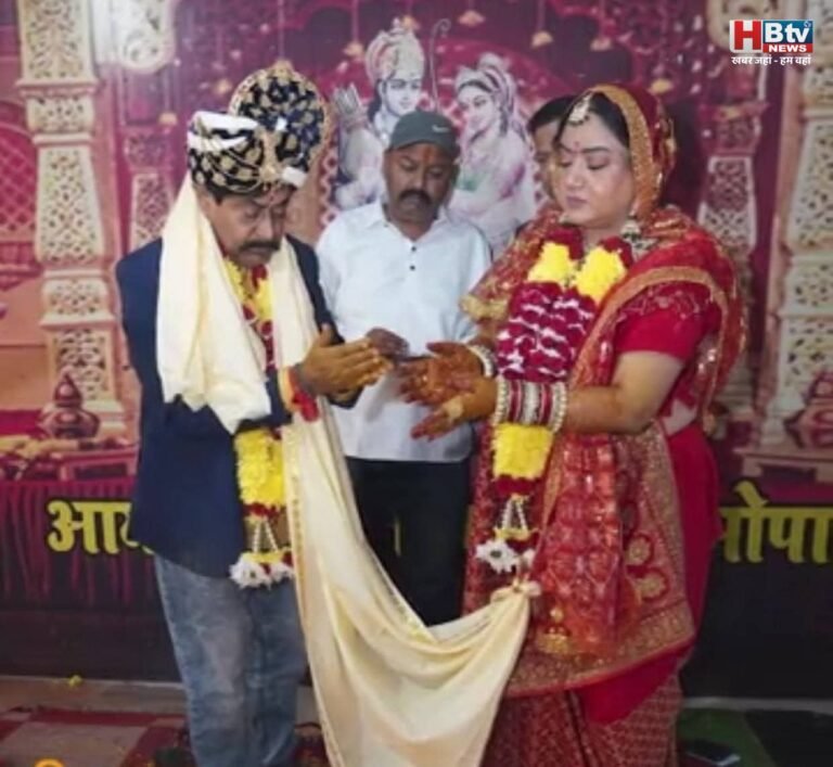 क्या इसे भाजपा में कांग्रेस की मिलावट का असर मानें, पूर्व सीएम कैलाश जोशी के 63 वर्षीट बेटे दीपक जोशी ने 43 साल की कांग्रेस नेत्री से रचा डाली शादी