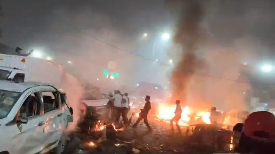 Car Blast Near Delhi's Red Fort Was Technical And Planned - Amar Ujala  Hindi News Live - Delhi Blast:फॉरेंसिक जांच के शुरुआती नतीजे... तकनीकी व  योजनाबद्ध था हमला; इसलिए कहा जा रहा