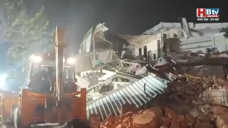 दिल्ली ;तुर्कमान गेट में बुलडोजर कार्रवाई: अतिक्रमण हटाने पहुंची  एमसीडी, पुलिस-स्थानीय लोगों में झड़प