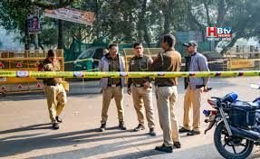 दिल्ली के स्कूलों में बम धमकी से हड़कंप, पुलिस और बम निरोधक दस्ते की सघन तलाशी