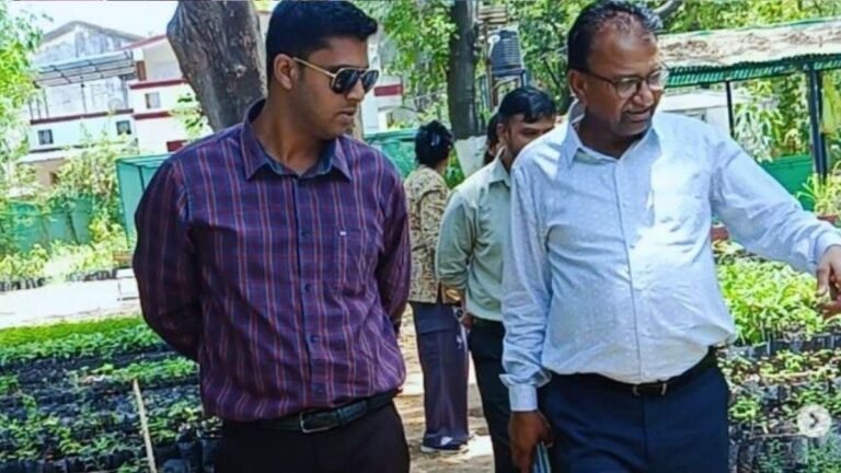 इंदौर के वनमंडलाधिकारी महेंद्र सिंह सोलंकी ने सरकारी आवास में लगाई फांसी, आत्महत्या के कारणों का पता लगा रही पुलिस