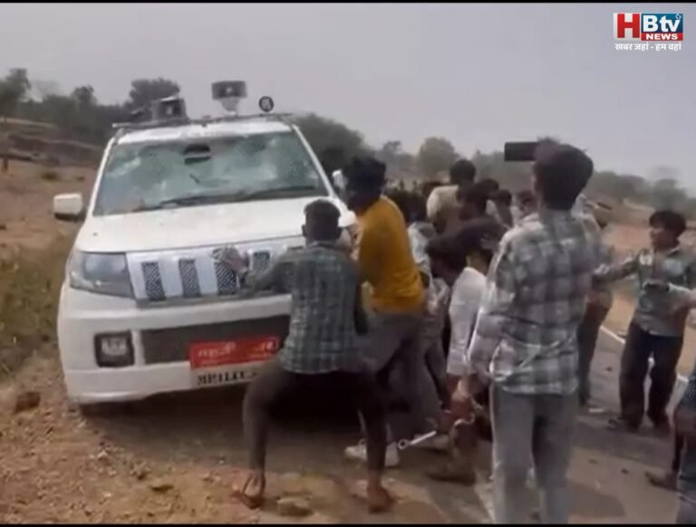 धार के कुक्षी में चूना पत्थर खदान और सीमेंट फैक्ट्री को लेकर बवाल, पुलिस पर किया पथराव, तहसीलदार की गाड़ी पलटने का प्रयास