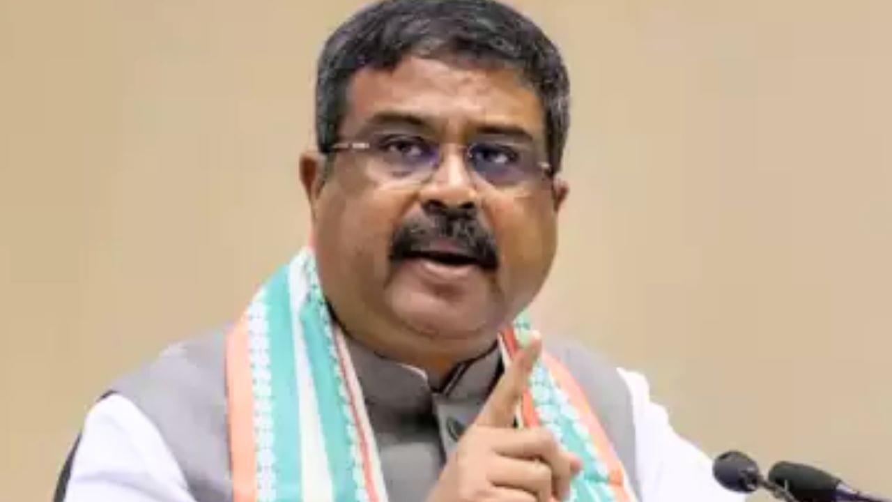 NEET पर सरकार बोली कोई भ्रष्टाचार नहीं हुआ, कांग्रेस ने की CBI जांच की मांग  | Education Minister Dharmendra Pradhan reaction neet ug paper leak supreme  court | TV9 Bharatvarsh