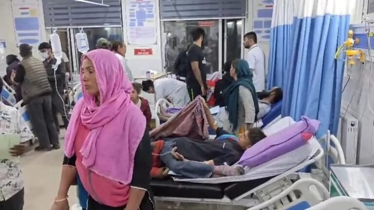 लेह में रणबीर सिंह की फिल्म धुरंधर की शूटिंग के दौरान फूड पॉइजनिंग से 116 क्रू मेंबर बीमार, 600 लोगों ने खाया था खाना