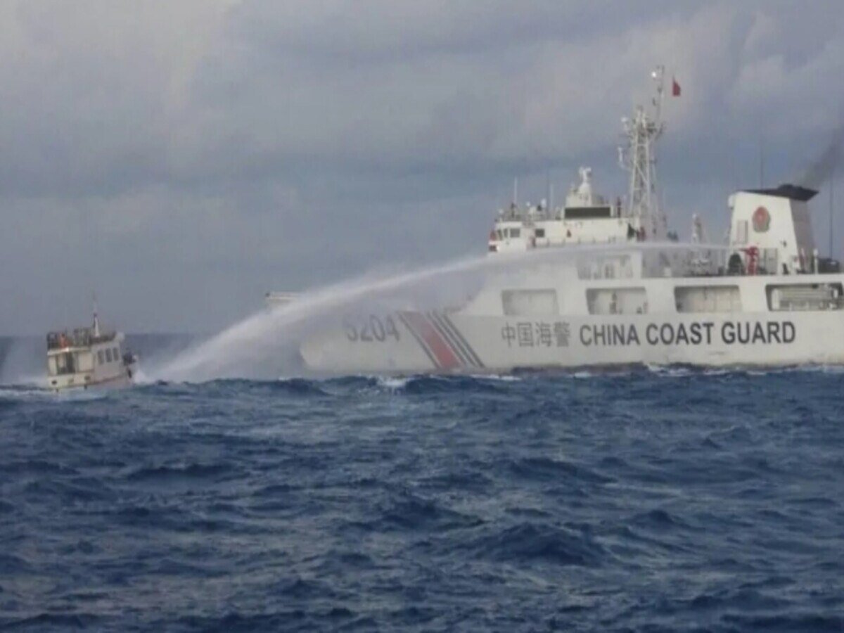 Dispute once again in South China Sea China used water cannon on Philippine  ship - International news in Hindi - साउथ चाइना सी में एक बार फिर विवाद,  फिलीपीन के जहाज पर