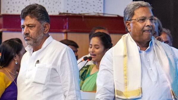 सिद्धारमैया के '5 साल तक कर्नाटक के सीएम बने रहेंगे' वाले बयान पर शिवकुमार ने बीजेपी पर हमला बोला | मिंट