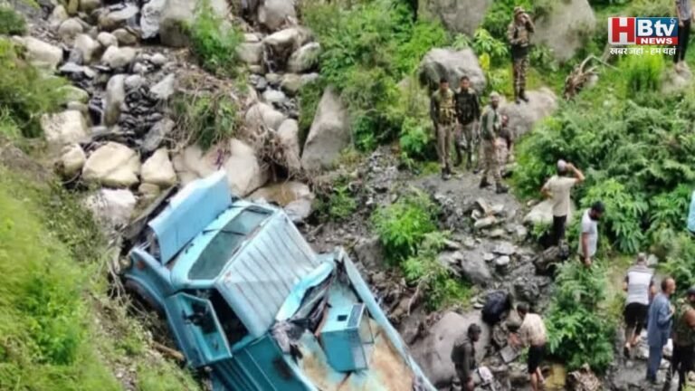 जम्मू-कश्मीर के डोडा में खाई में गिरी सेना की गाड़ी, 10 जवानों की मौत, कई गंभीर रूप से घायल