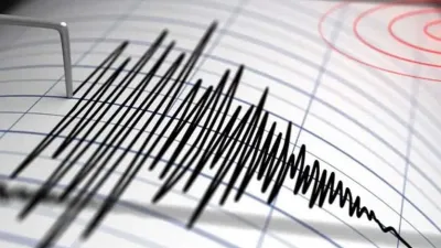 दिल्ली-एनसीआर में भूकंप के तेज झटके, घरों और ऑफिसों से बाहर निकले लोग। Earthquake tremors in Delhi NCR - India TV Hindi