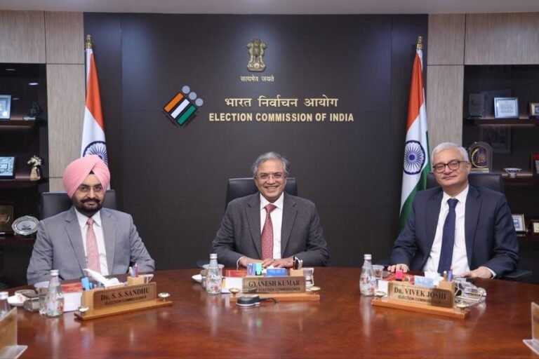 बंगाल में चुनाव आयोग के पोस्ट से बवाल, एक्स पर लिखा- चुनाव आयोग की तृणमूल कांग्रेस को दो टूक…