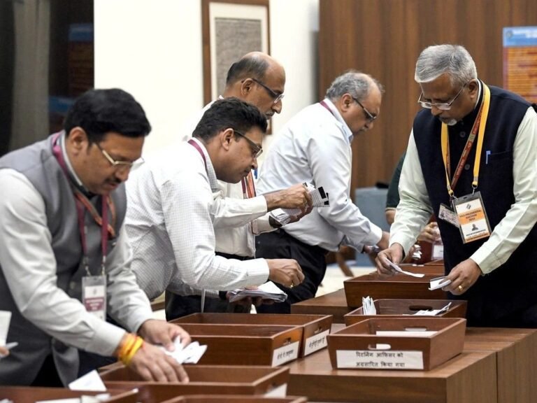 उपराष्ट्रपति चुनाव में क्रॉस वोटिंग ने बढ़ाई इंडिया गठबंधन की चिन्ता, आखिर किन दलों के 15 सांसदों ने किया विश्वासघात