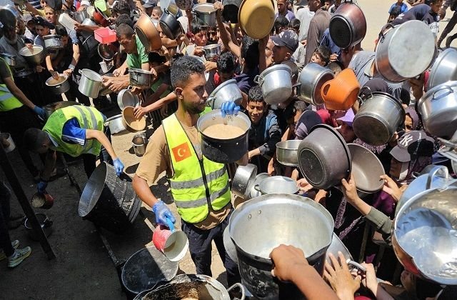 गाजा  में राहत संकट: गोलीबारी, भुखमरी और बिगड़ते हालात