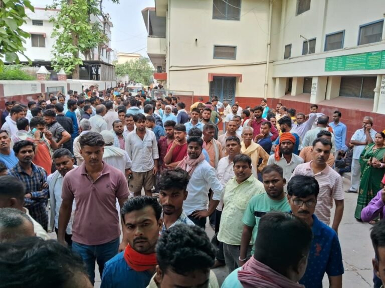 यूपी के गाजीपुर में  पूजा के लिए लगा रहे बांस में उतरा करंट, सिपाही समेत चार की मौत, तीन लोग गंभीर रूप से झुलसे