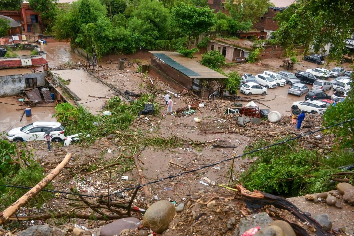 Jammu Kashmir Heavy Rain: जम्मू में टूटा 115 साल का रिकॉर्ड, 24 घंटे में  380 मिमी बारिश; 41 की मौत, ट्रेन सेवा प्रभावित