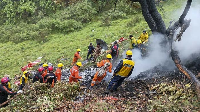 Kedarnath Helicopter Crash: 'हेलिकॉप्टर थोड़ा मुड़ा, पीछे की तरफ गया और  फिर...', सामने आया हादसे का असल कारण - Navabharat News