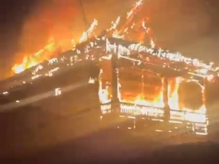 हिमाचल के नवनिर्मित नाग मंदिर में लगी आग, पूरा भवन हुआ राख, अगले साल होनी थी प्राण प्रतिष्ठा