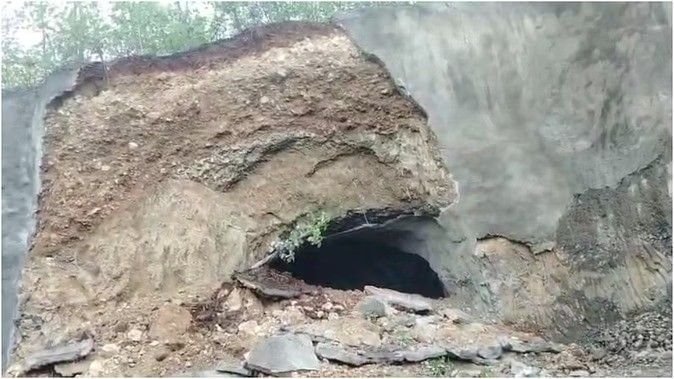 महू के पास इंदौर-इच्छापुर नेशनल हाइवे पर निर्माणाधीन सुरंग का हिस्सा गिरा, दो मजदूरों की मौत