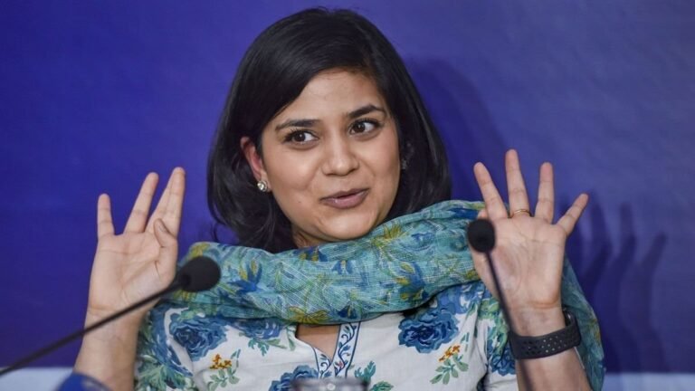 महबूबा मुफ्ती की बेटी बयान पर सियासत गर्म, टी राजा ने की गिरफ्तारी की मांग, फिर भी नहीं मान रहीं इल्तिजा