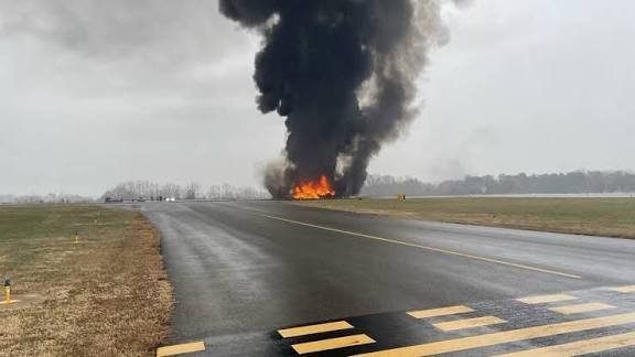 Jet Crash In North Carolina: फिर हुआ भीषण प्लेन हादसा! लैंड करते ही आग का गोला बना विमान, चालक दल समेत सभी की मौत – RGH NEWS