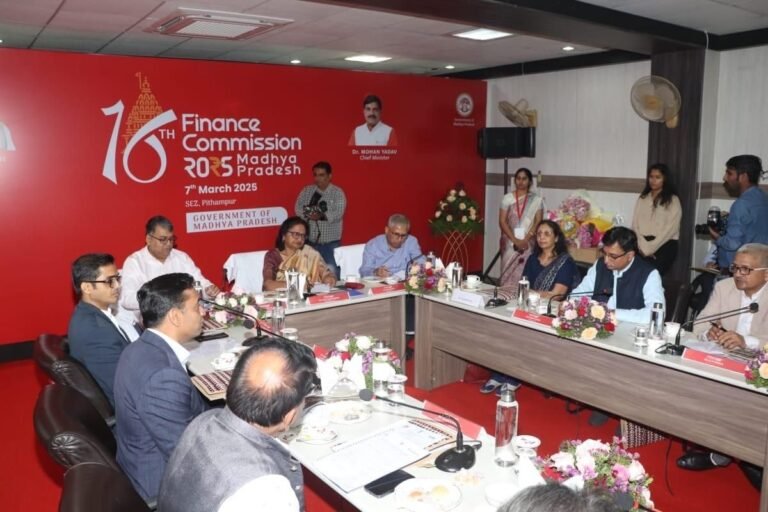 16 वें वित्त आयोग का दल पहुंचा पीथमपुर, उद्योग एवं व्यापार प्रतिनिधियों से की चर्चा, सुझावों पर अमल का दिया आश्वासन