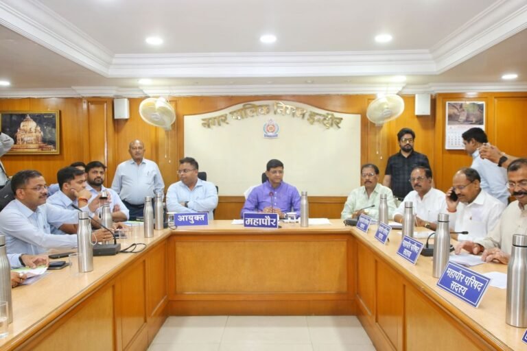 इंदौर में शहर की सीमाओं पर बनेंगे भव्य द्वार, महापौर परिषद ने लिया फैसला, बैठक में सड़कों सहित कई निर्माण कार्यों को मंजूरी