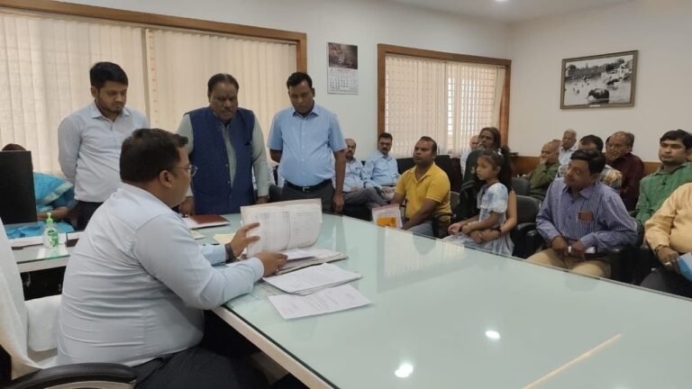 नगर निगम में तीन घंटे में मिली अनुकंपा नियुक्ति पर विवाद, जिसे निगमायुक्त ने नियुक्ति दी, वह दस्तावेजों में मृतक सफाईमित्र की पत्नी ही नहीं