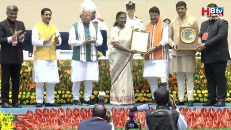 गंदा पानी पिलाकर जान लेने वालों, थोड़ी शर्म हो तो अगली बार कोई अवॉर्ड लेने मत जाना, अगर ज्यादा शर्म हो तो मां अहिल्या को सौंप दो इस्तीफा