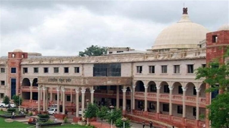 इंदौर में एक नायब तहसीलदार जब मांग सकता है 50 लाख रुपए की रिश्वत, फिर एडीएम, एसडीएम और कलेक्टर का रेट क्या होगा?