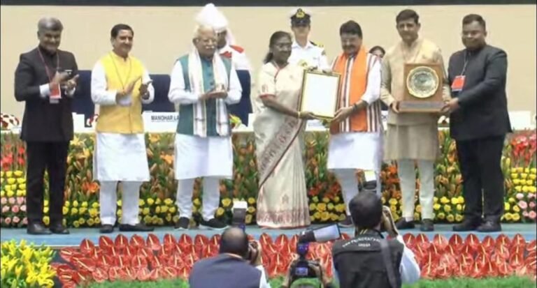 स्वच्छता में 8वीं बार नंबर वन बना इंदौर, प्रदेश की राजधानी भोपाल को मिला दूसरा स्थान