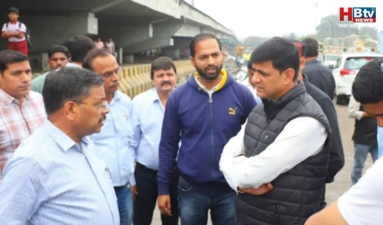 हे इंदौर की सड़कों के गड्ढों, काश तुम्हारा फोटो और वीडियो भी महापौर के पास पहुंच जाता!