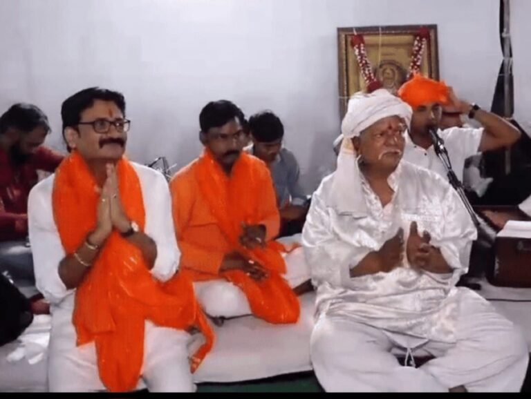 इंदौर में पहलगाम हमले से दु:खी होकर छोड़ा मुस्लिम धर्म, दरगाह पर करवाई हनुमान चालीसा