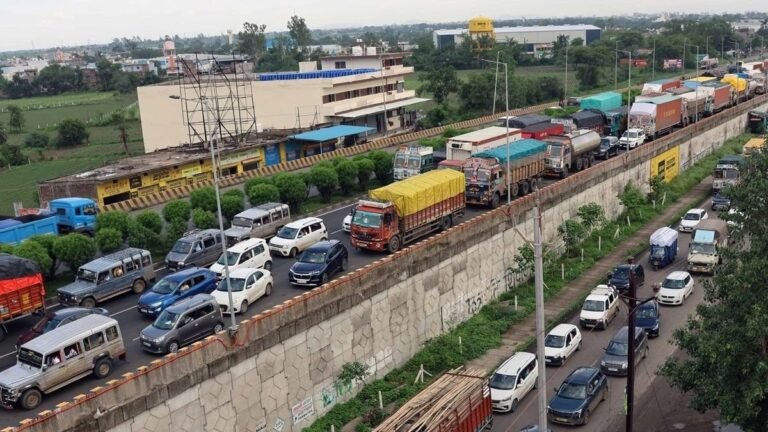 इंदौर-देवास रोड पर जाम में 3 मौतों के मामले में हाईकोर्ट में सुनवाई, कोर्ट ने एनएचएआई से 7 दिनों में मांगा जवाब