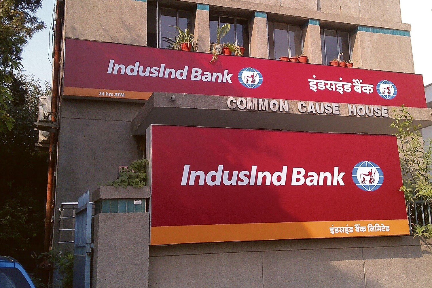 new irregularities have surfaced in the accounting of indusind bank keep an  eye on the stock today इंडसइंड बैंक के अकाउंटिंग में सामने आईं नई  गड़बड़ियां, आज शेयर पर रखें नजर, Business