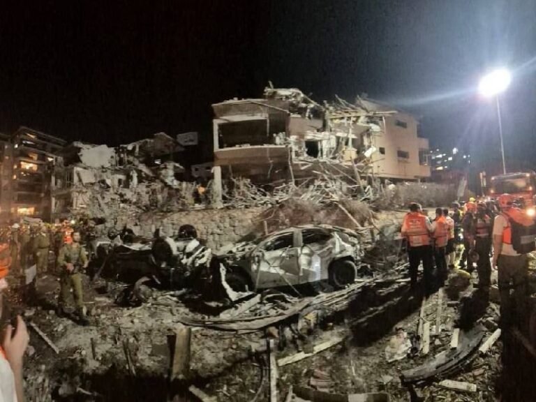 ईरान-इजराइल तनाव: एक दूसरे पर हमले जारी,  मिसाइल हमले और विस्फोटों से दोनों देशों में हड़कंप