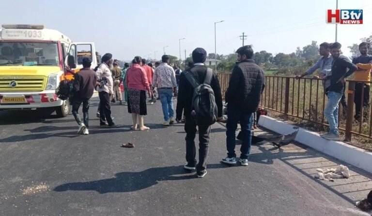 जबलपुर में तेज रफ्तार कार ने सड़क किनारे बैठकर खाना खा रहे 13 मजदूरों को रौंदा, दो की मौत, कई गंभीर घायल