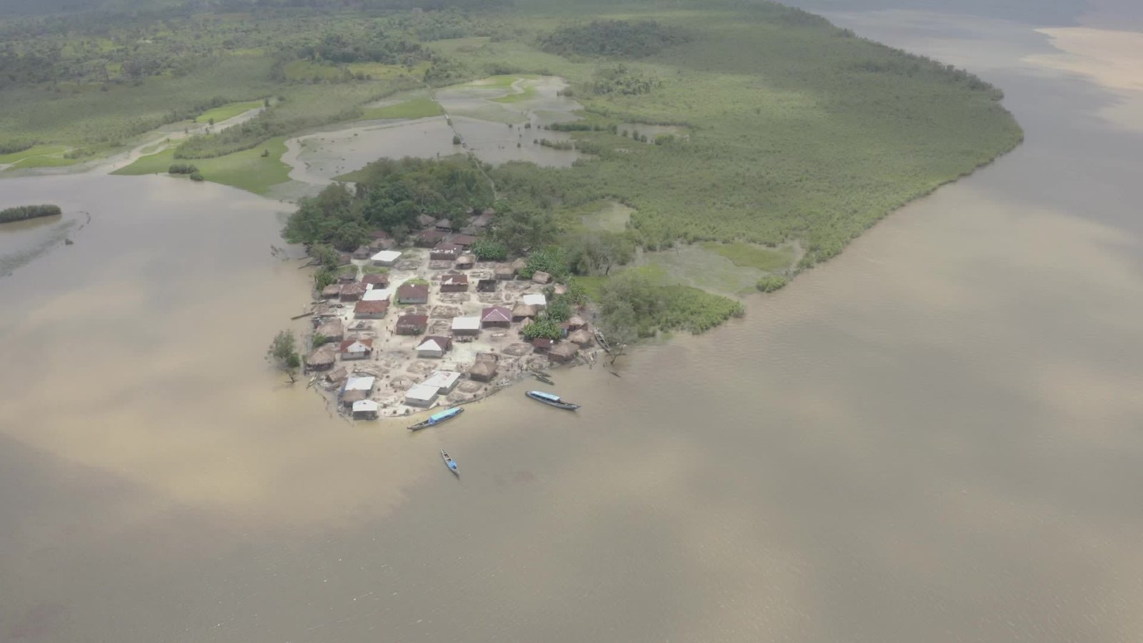 जलवायु संकट की दहलीज पर दुनिया: तापमान नियंत्रण की सीमा पार, तीन बड़े संकट सामने जलवायु संकट की दहलीज पर दुनिया: तापमान नियंत्रण की सीमा पार, तीन बड़े संकट सामने