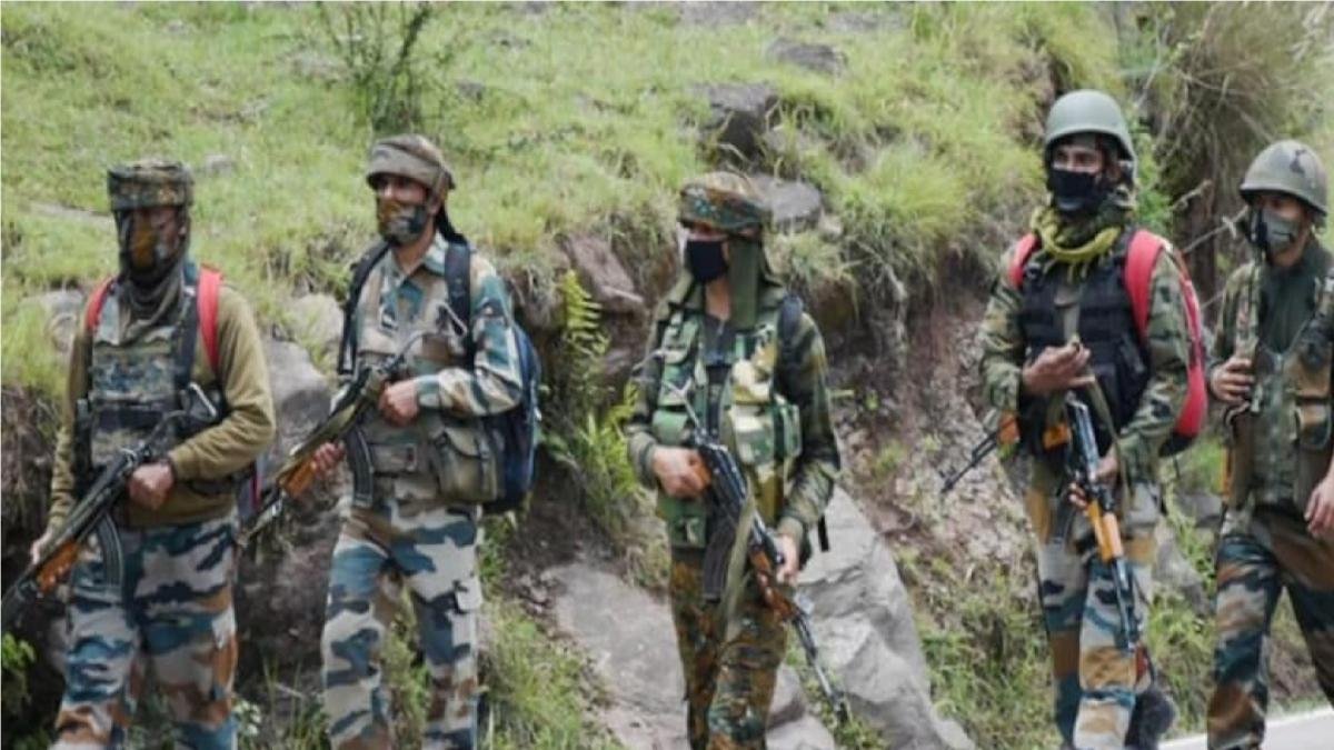 Jammu Kashmir: अखनूर में सरहद पार से गोलीबारी, 4 जवान घायल - Indian Army  thwarts infiltration attempt at LoC - Jammu Kashmir AajTak