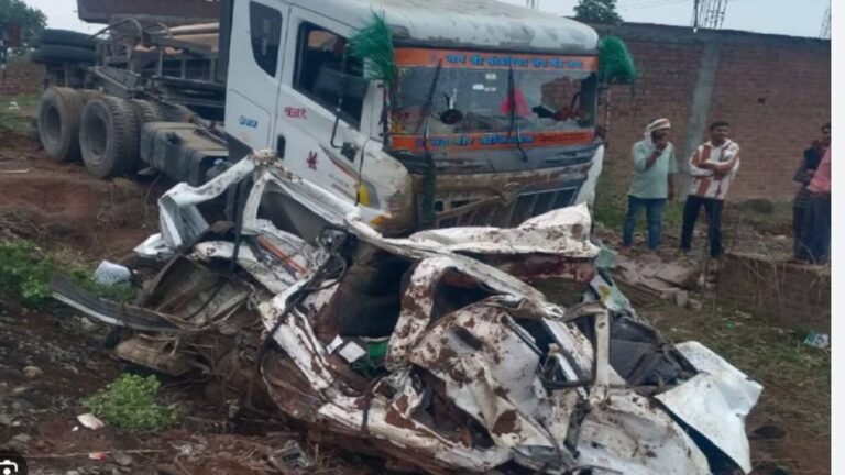 मध्यप्रदेश के झाबुआ में रेलवे फाटक पर बड़ा हादसा,  कार पर पलटा सीमेंट से लदा ट्रक, 9 लोगों की मौत, दो गंभीर घायल