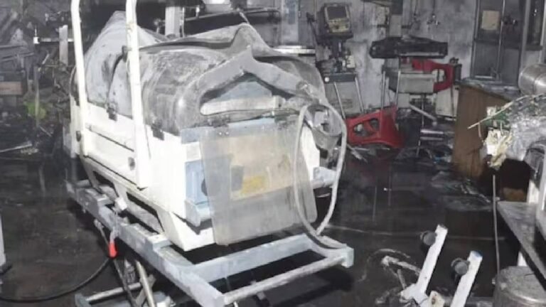 झांसी के अस्पताल में आग से उठते सवाल-जान बचाने के लिए आखिर कोई कहां जाए?